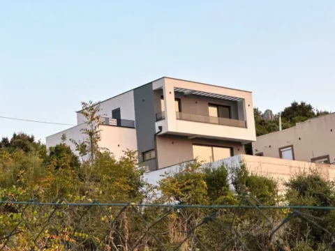 Sale, house, 220m², Bar, Crna Gora - image 1