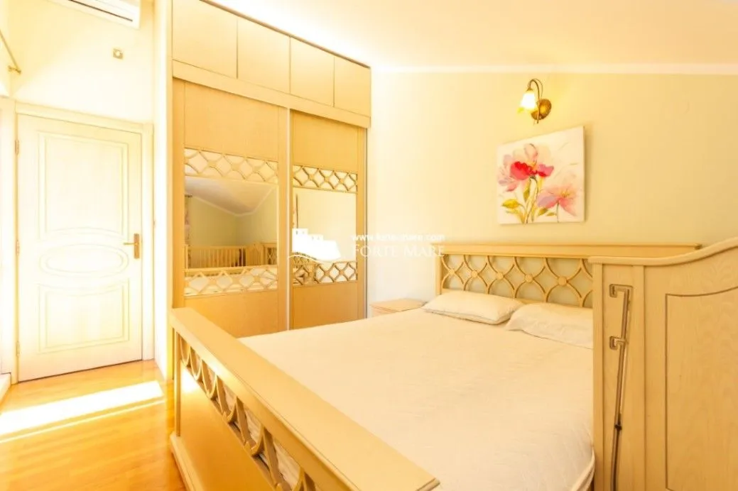 Prodaja, dvosoban stan, 88m², Đenovići, Herceg Novi