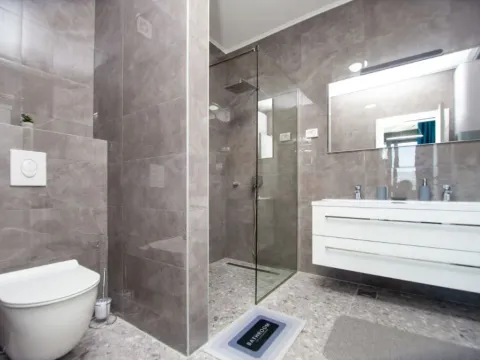 Izdavanje, kuća, 250m², Budva, Crna Gora - image 11