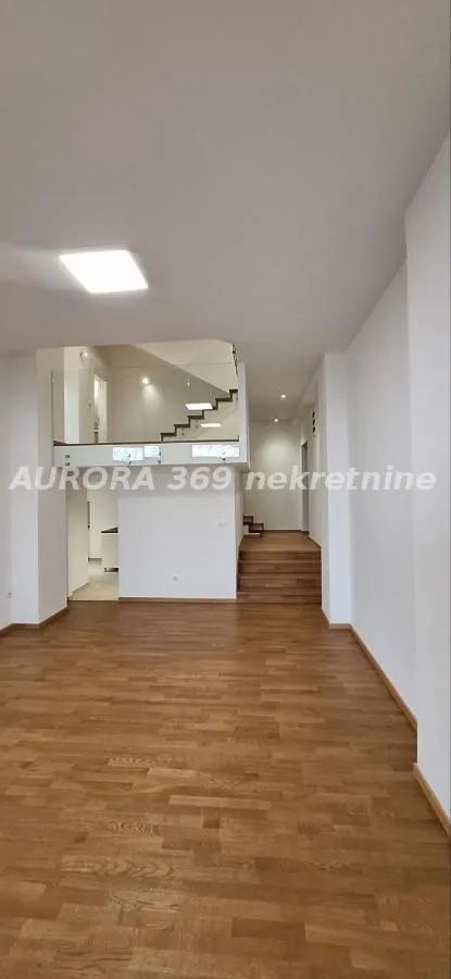 Izdavanje, kuća, 247m², Sremska Kamenica, Petrovaradin