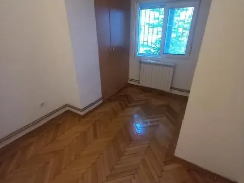 Izdavanje, trosoban stan, 65m², Stari Grad, Beograd - image 4