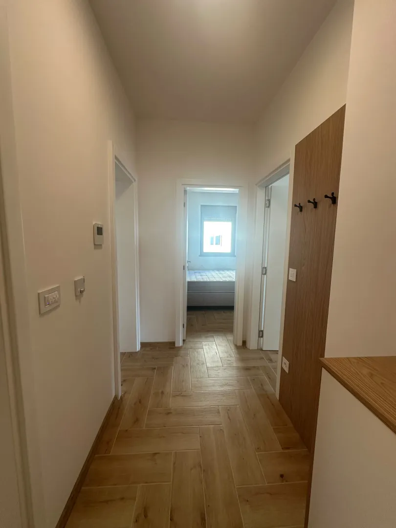 Izdavanje, dvosoban stan, 70m², Kava, Tivat
