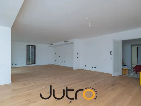 Prodaja, trosoban stan, 137m², Podgorica, Crna Gora - image 2