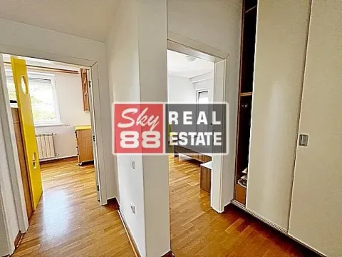 Rent, four bedroom apartment, 157m², Savski Venac, Beograd - image 10
