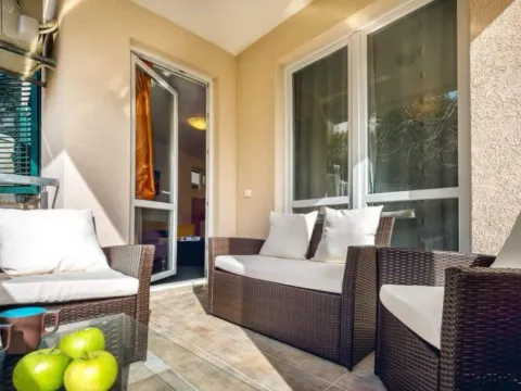 Izdavanje, dvosoban stan, 58m², Boreti, Budva - image 10