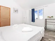 Izdavanje, kuća, 110m², Tivat, Crna Gora - image 17