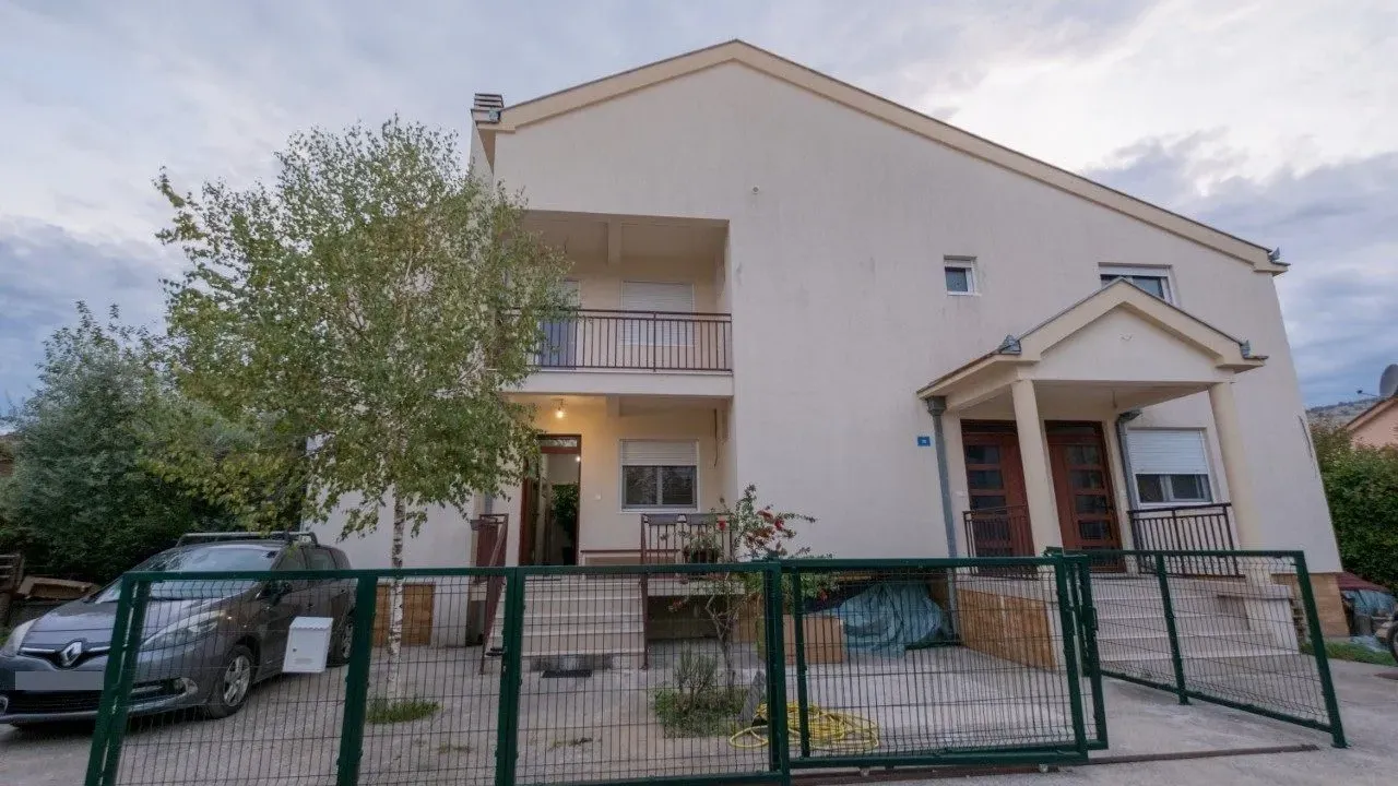 Rent, house, 220m², Podgorica, Crna Gora
