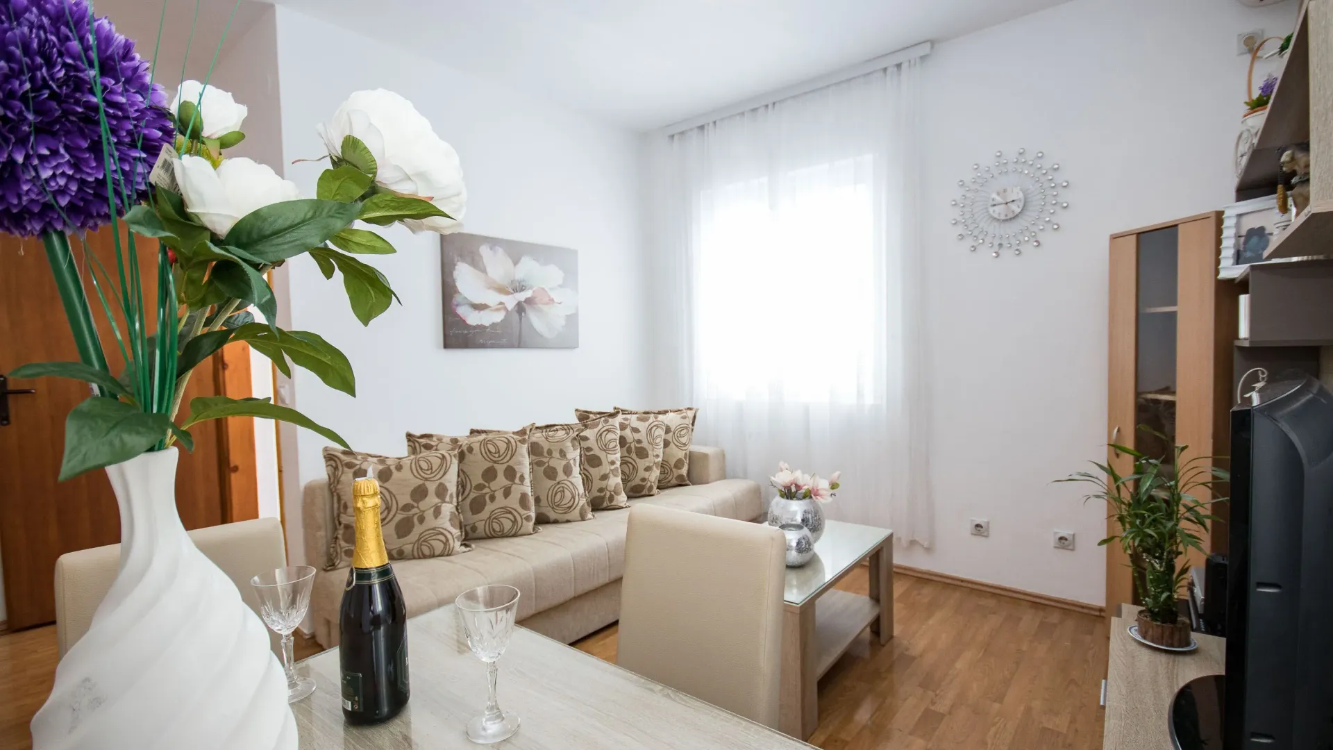 Daily-rent, one bedroom apartment, 50m², Centar, Bar