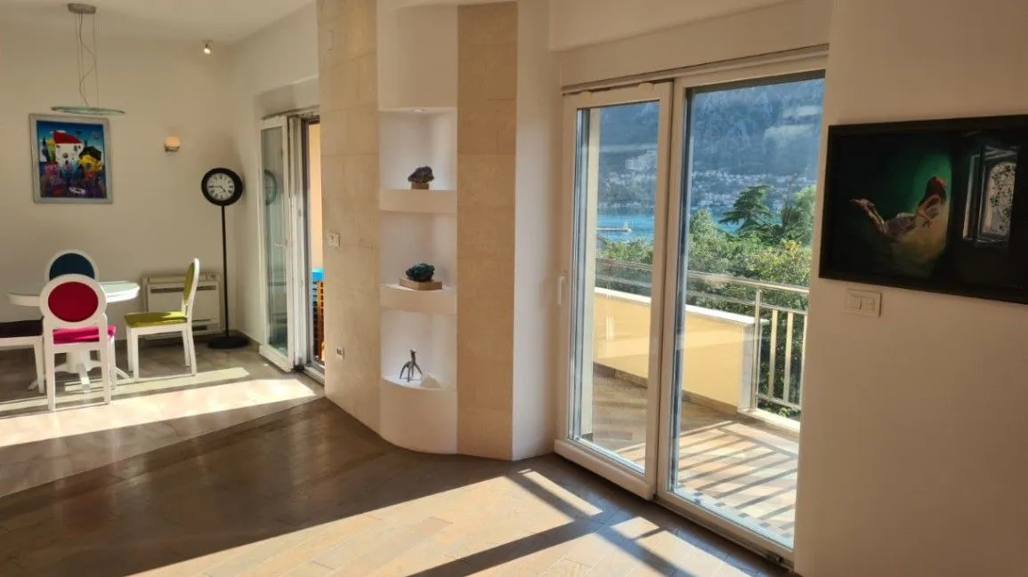 Sale, three bedroom apartment, 108m², Dobrota, Kotor