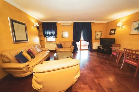 Spacious living room with seating furniture, dining table and access to the terrace. - image 5