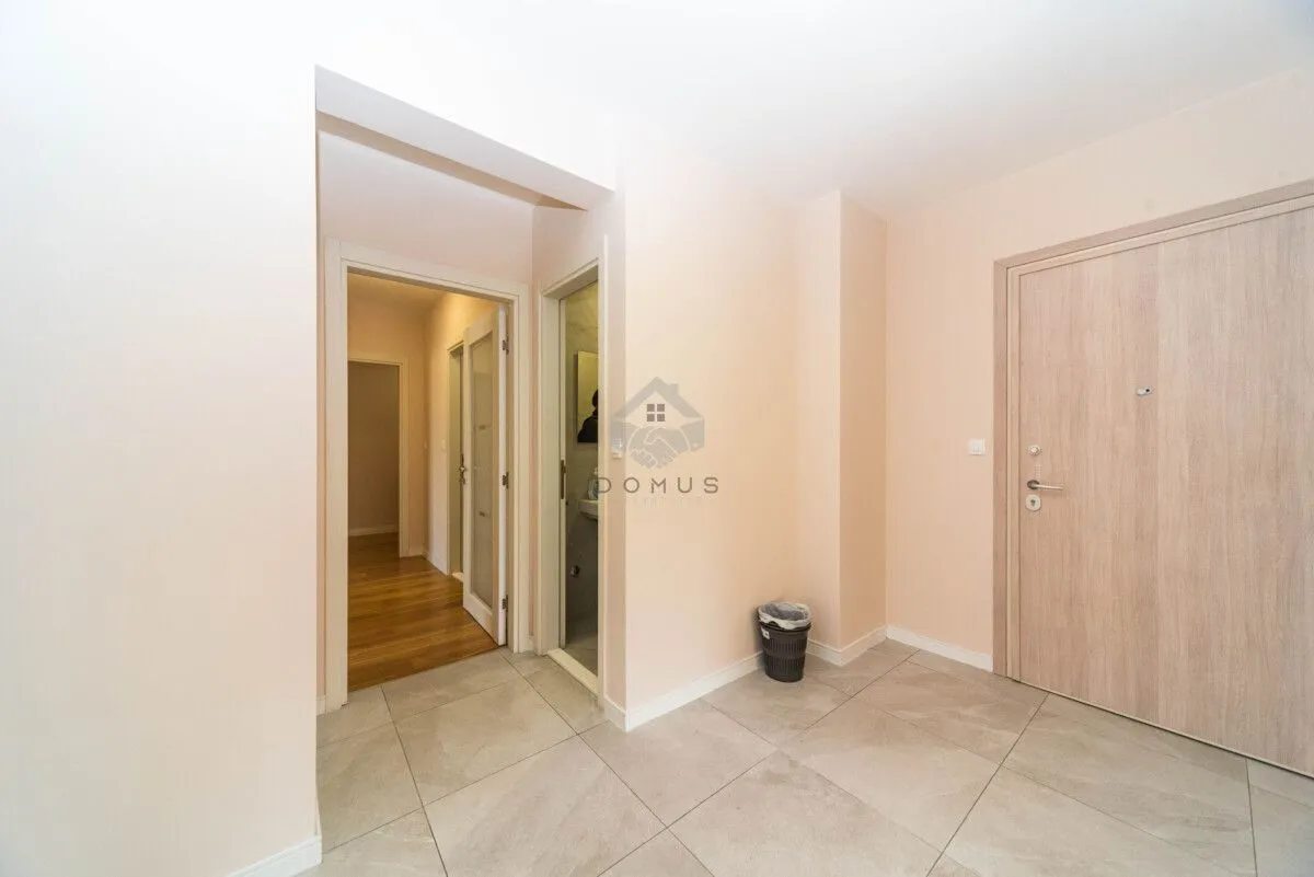 Izdavanje, poslovni prostor, 95m², Central Point, Podgorica