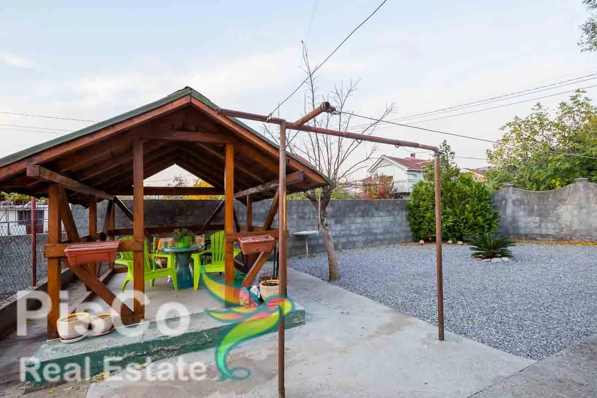 Prodaja, kuća, 180m², Masline, Podgorica
