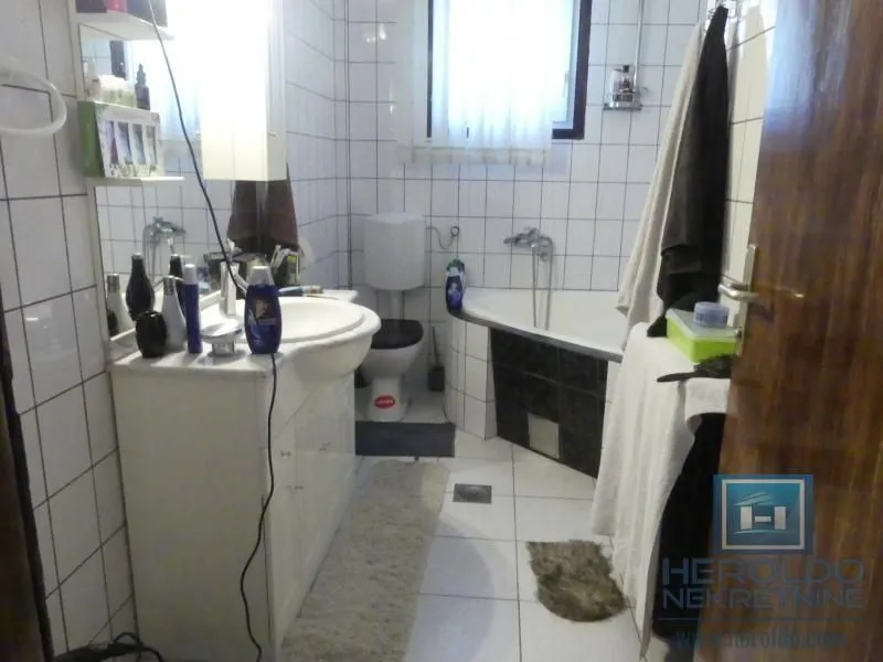 Prodaja, kuća, 380m², Pivara, Jagodina