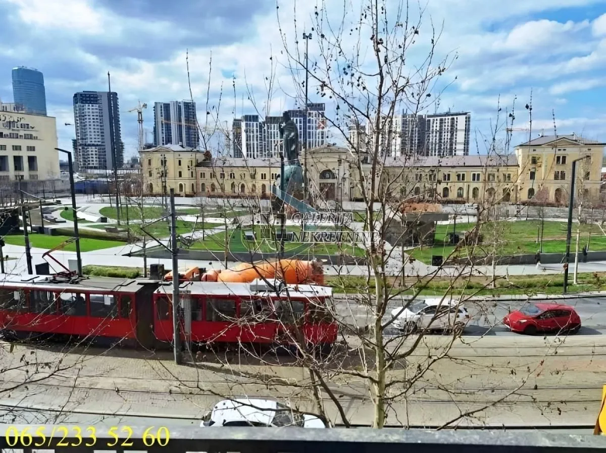 Izdavanje, poslovni prostor, 180m², Savski Venac, Beograd