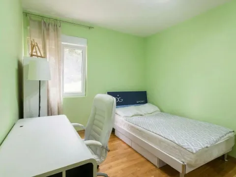 Rent, two bedroom apartment, 60m², Tivat, Crna Gora - image 3