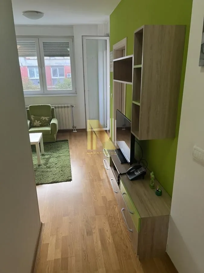 Izdavanje, jednosoban stan, 36m², Adamovićevo Naselje, Novi Sad Sve Podlokacije
