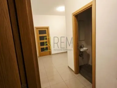 Sale, two bedroom apartment, 72m², Stari Aerodrom, Podgorica - image 10