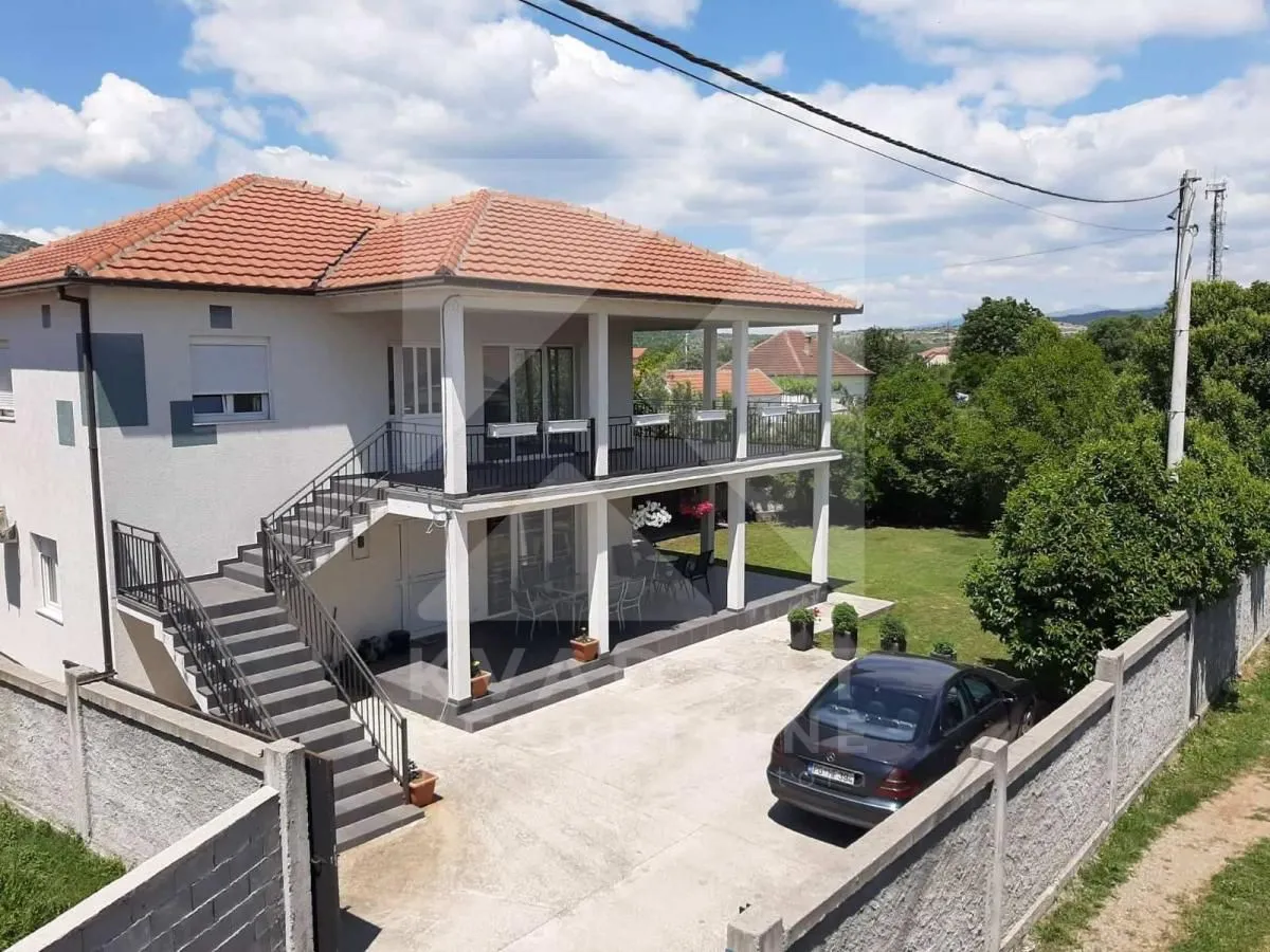 Rent, house, 260m², Kokoti, Podgorica