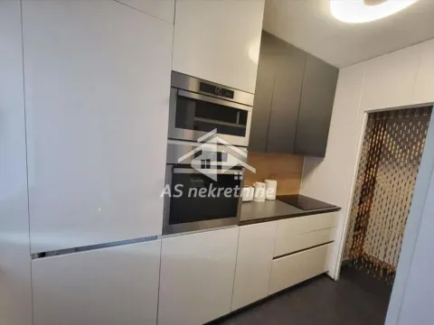 Izdavanje, trosoban stan, 80m², Stari Merkator, Novi Beograd Sve Podlokacije - image 4