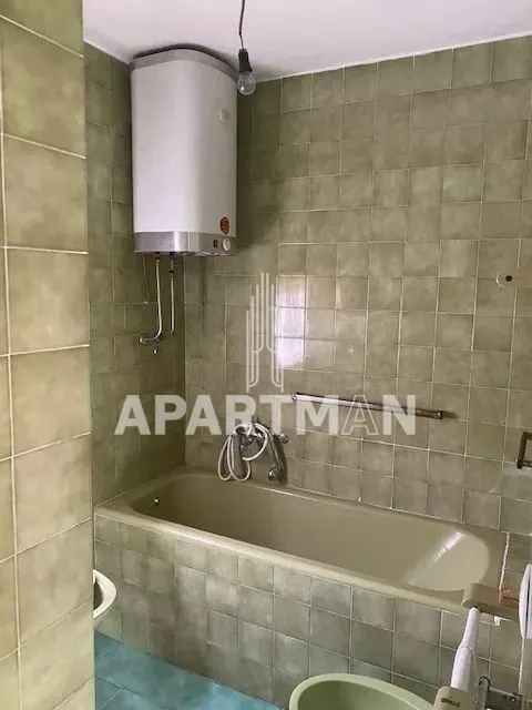 Prodaja, kuća, 330m², Centar, Topola