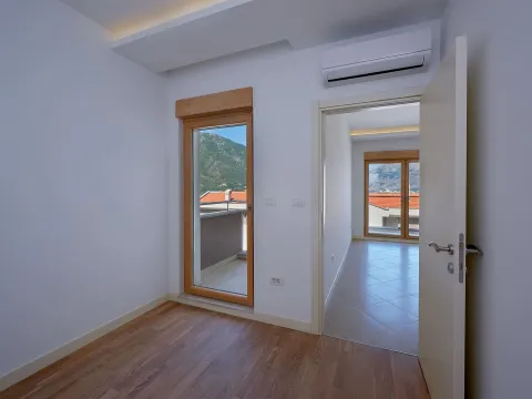 Sale, three bedroom apartment, 62m², Dobrota, Kotor - image 12