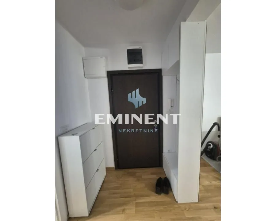 Izdavanje, dvosoban stan, 53m², Kluz, Zvezdara Sve Podlokacije