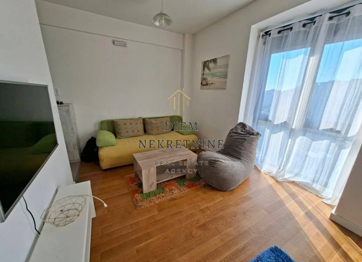 Rent, studio apartment, 33m², Centar, Bar