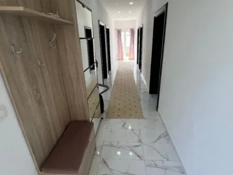 Rent, apartment, 140m², Polje, Bar - image 11