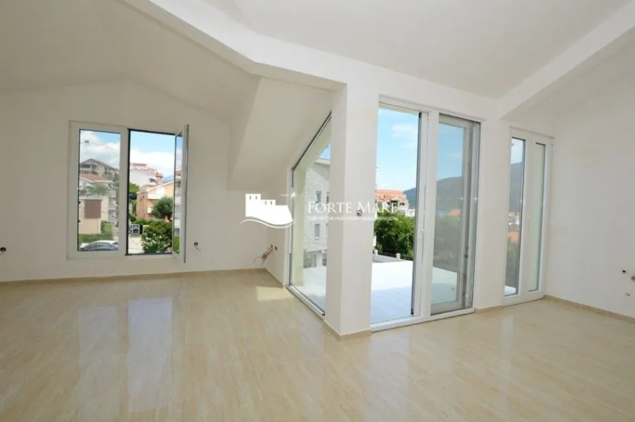 Prodaja, dvosoban stan, 73m², Đenovići, Herceg Novi