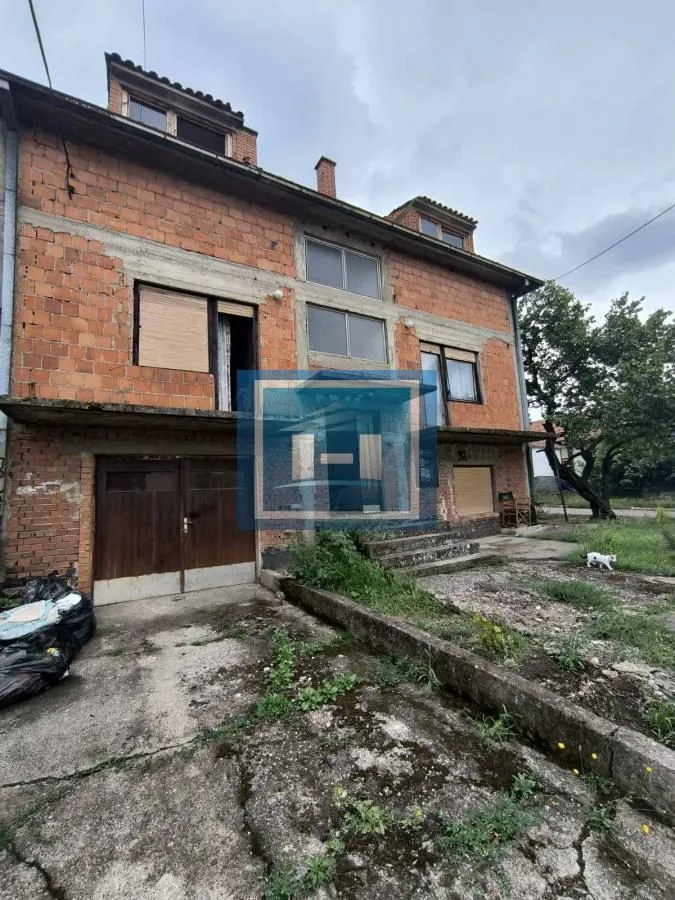 Sale, house, 350m², Ćuprija, Srbija