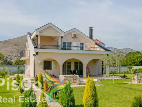 Izdavanje, kuća, 170m², Podgorica, Crna Gora - image 1