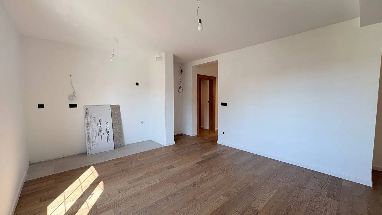 Prodaja, trosoban stan, 96m², Tivat, Crna Gora