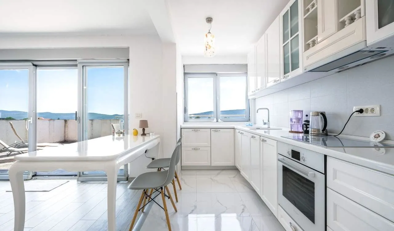 Prodaja, trosoban stan, 116m², Centar, Tivat