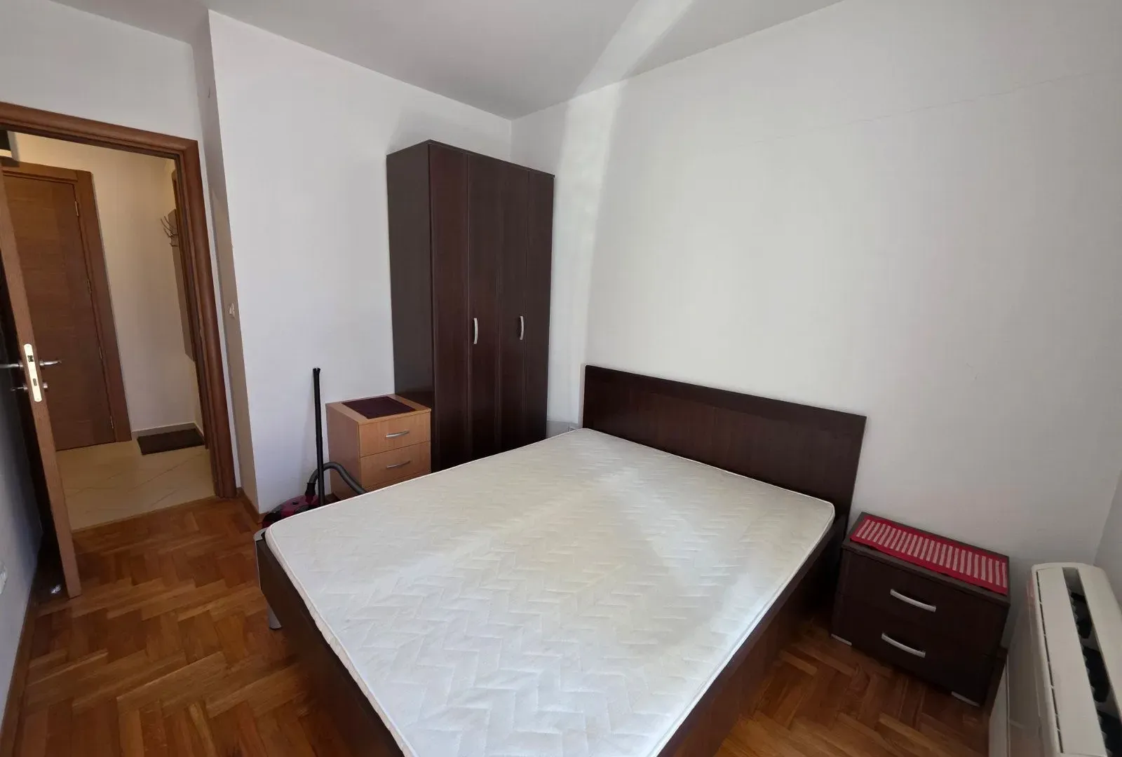 Izdavanje, jednosoban stan, 40m², Pobrežje, Podgorica