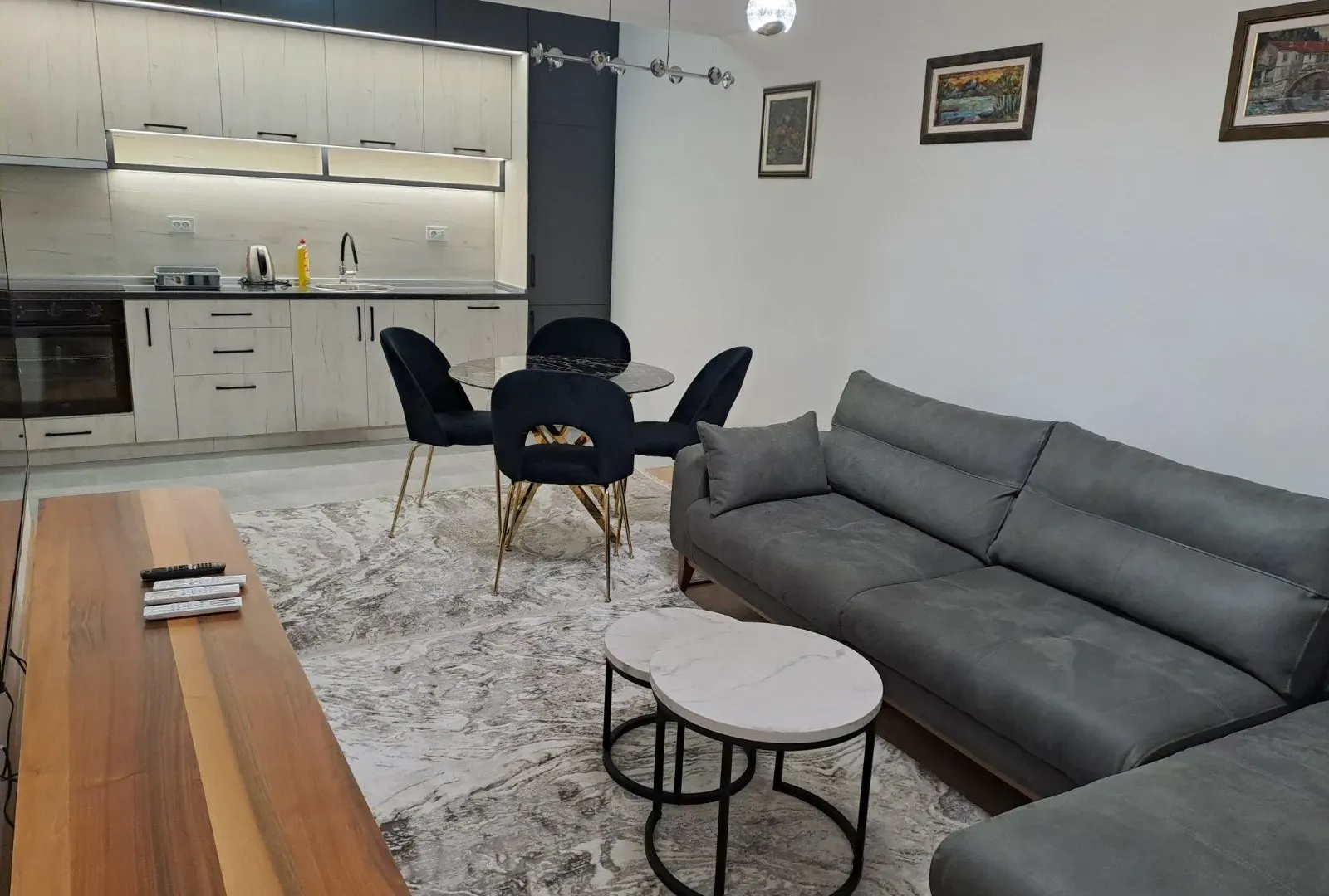 Izdavanje, dvosoban stan, 60m², Stara varoš, Nikšić