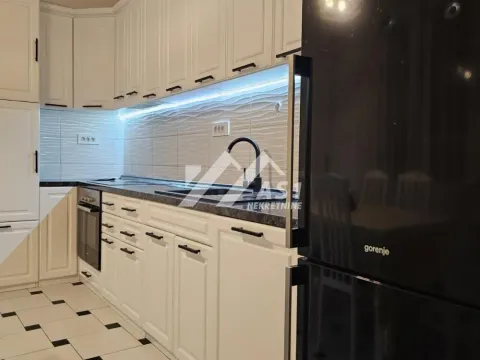 Izdavanje, četvorosoban stan, 100m², Centar, Novi Sad - image 3