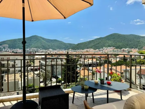 Izdavanje, dvosoban stan, 120m², Budva, Crna Gora - image 25