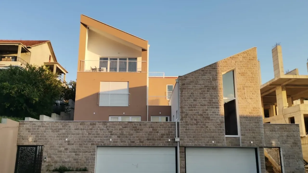 Prodaja, trosoban stan, 90m², Tivat, Crna Gora