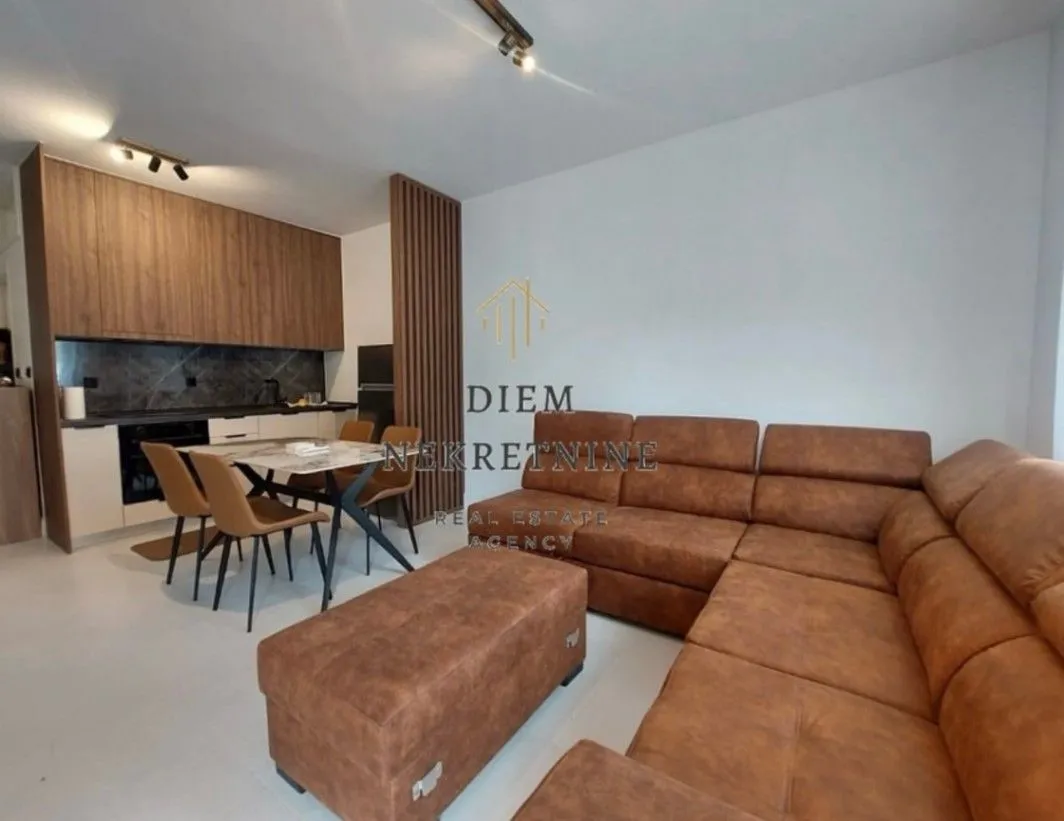 Izdavanje, dvosoban stan, 60m², Radanovići, Kotor