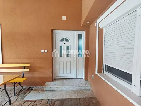 Izdavanje, trosoban stan, 55m², Centar, Zrenjanin - image 1