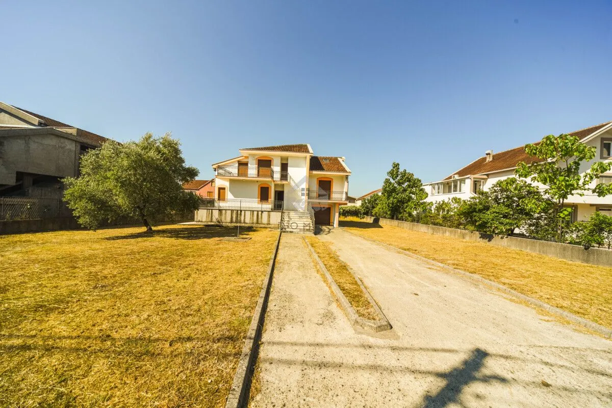 Prodaja, kuća, 350m², Tuzi, Podgorica