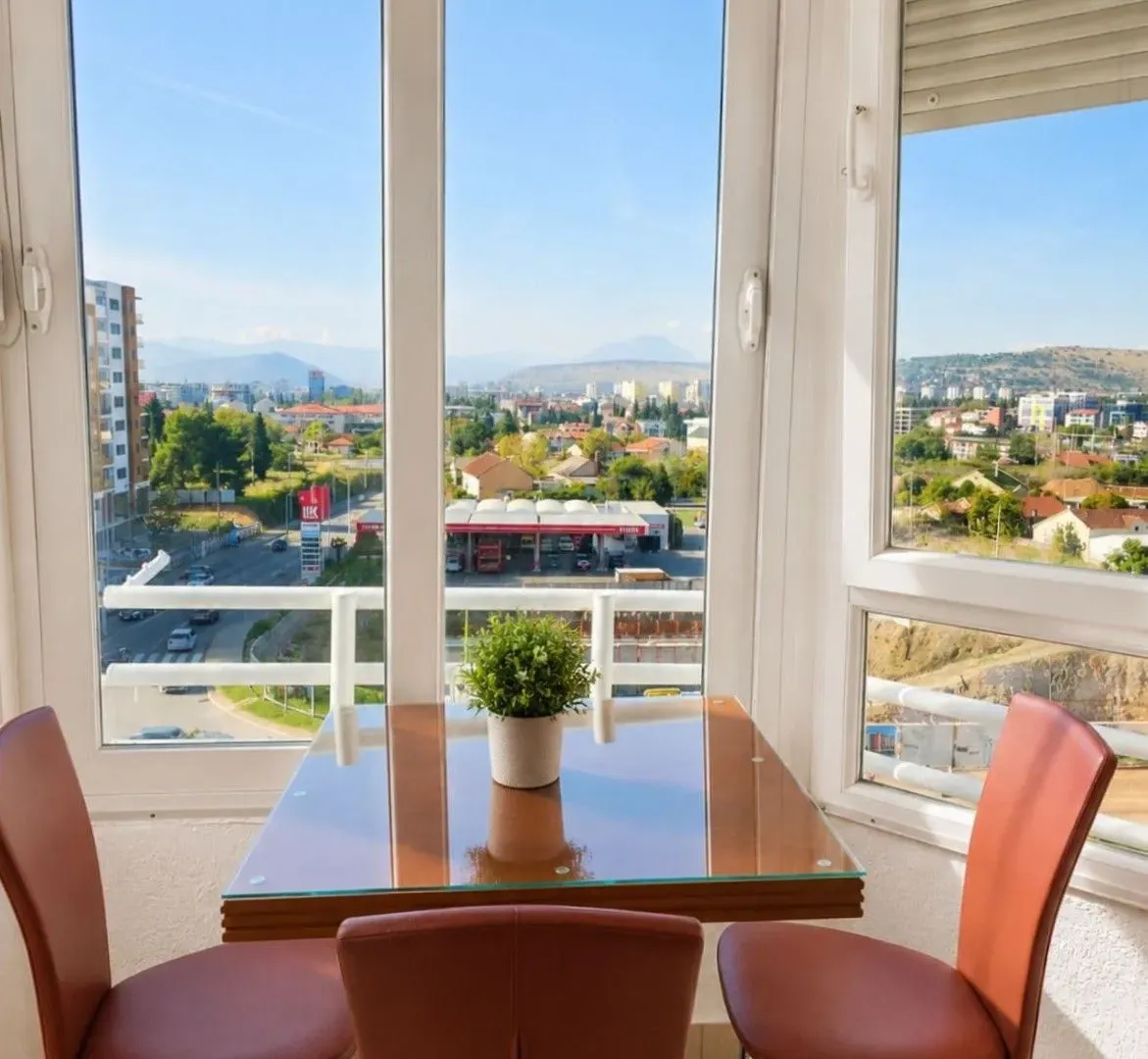 Izdavanje, jednosoban stan, 50m², Stari Aerodrom, Podgorica