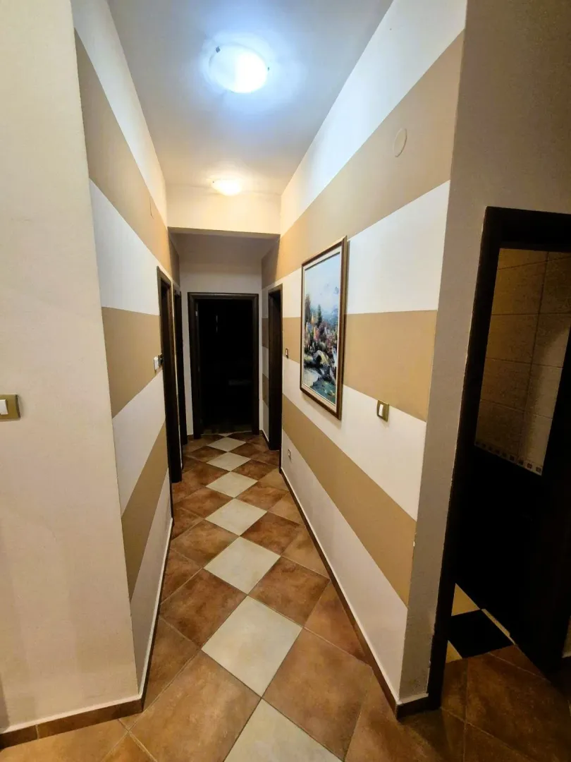 Izdavanje, dvosoban stan, 84m², Krivi Most, Podgorica