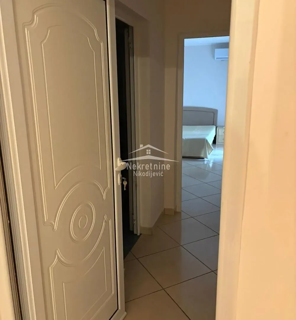 Izdavanje, trosoban stan, 70m², Šumice, Beograd