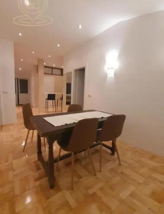 Izdavanje, trosoban stan, 76m², Autokomanda, Voždovac Sve Podlokacije