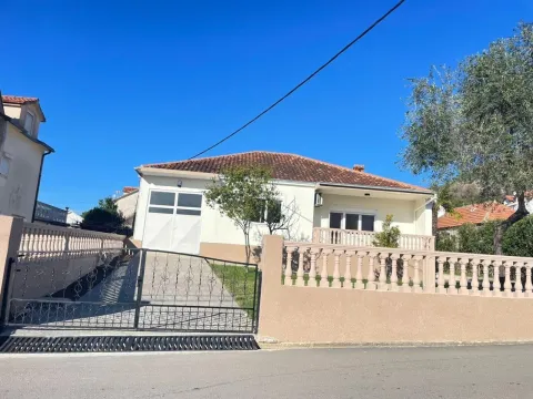 Prodaja, kuća, 187m², Dumidran, Tivat - image 2