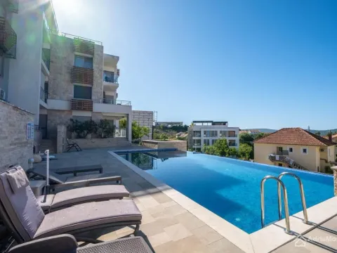 Prodaja, dvosoban stan, 87m², Tivat, Crna Gora - image 1