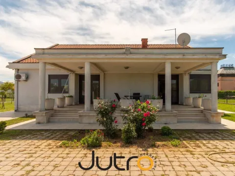 Kuća in Donja Gorica