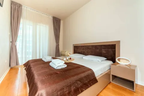 Rent, one bedroom apartment, 56m², Tre Canne, Budva - image 6