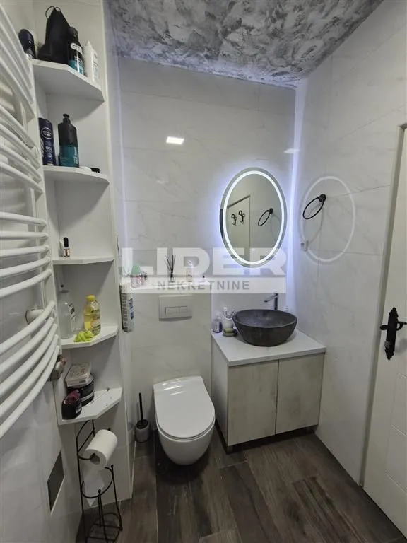 Izdavanje, četvorosoban stan, 100m², Voždovac Sve Podlokacije, Beograd
